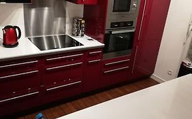 Joli Appartement Avec Jardin Et 2 Parkings Prives