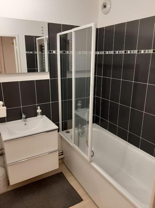 Joli Appartement Avec Jardin Et 2 Parkings Prives Argenteuil Extérieur photo